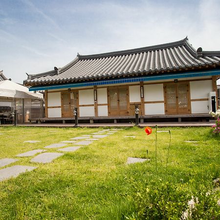 Jiwoo Dang Hotel Jeonju Exterior photo