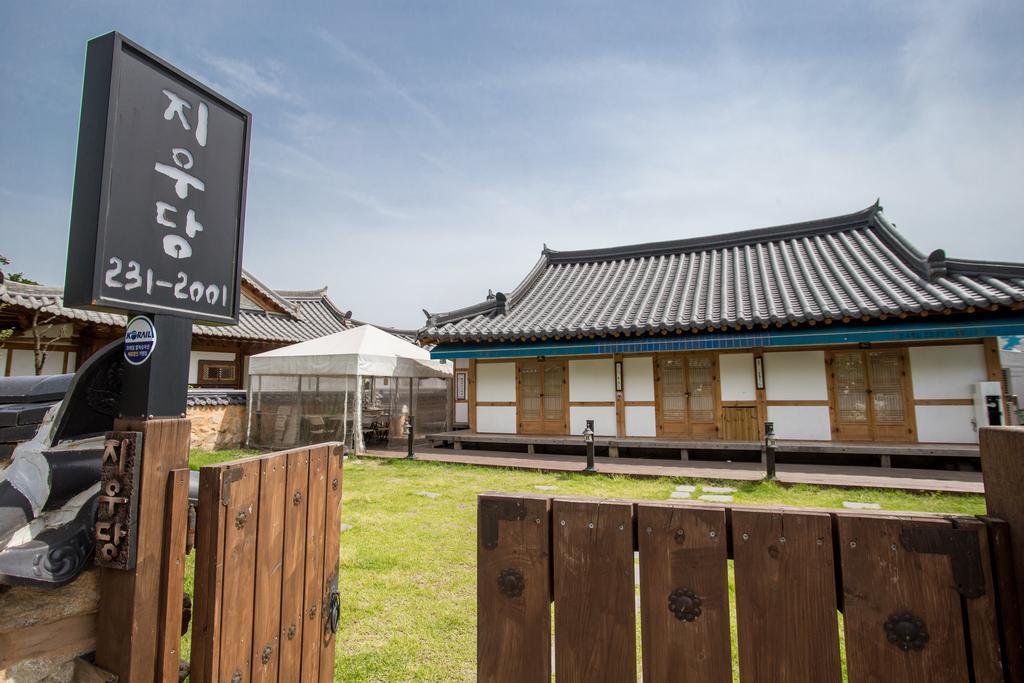 Jiwoo Dang Hotel Jeonju Exterior photo