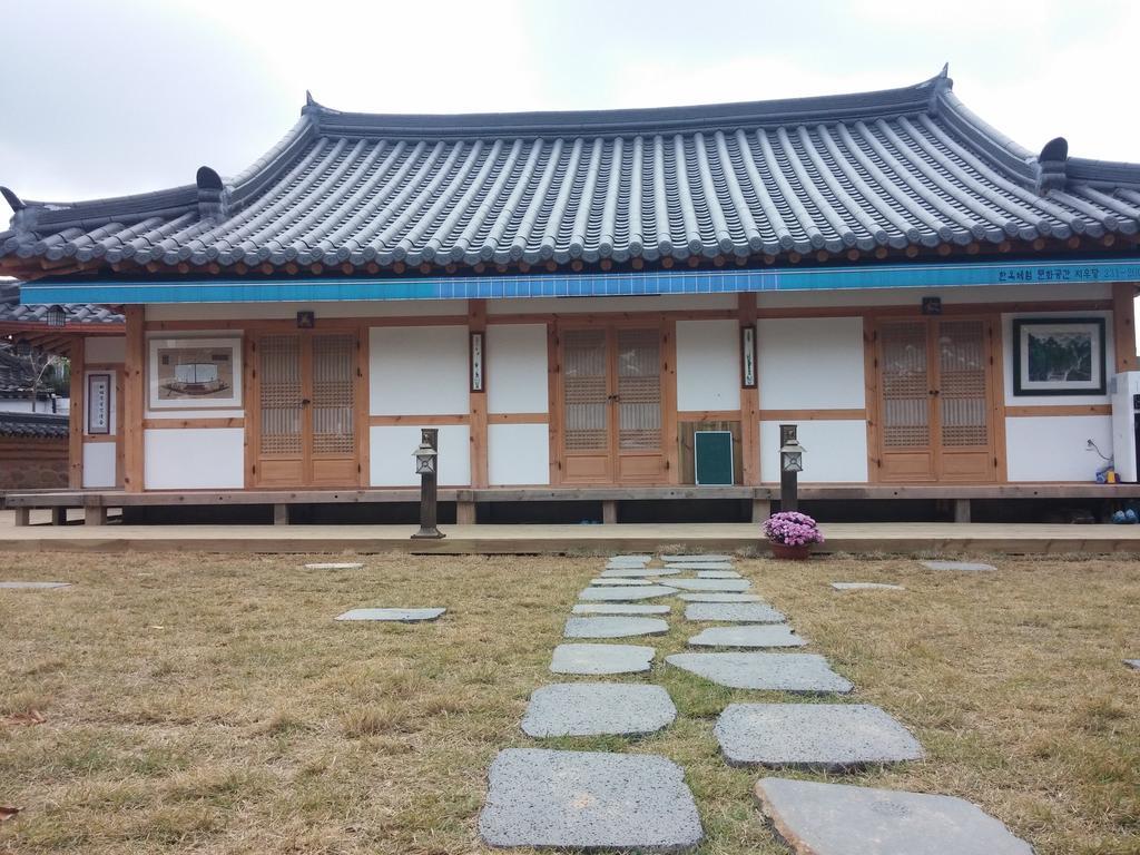 Jiwoo Dang Hotel Jeonju Exterior photo