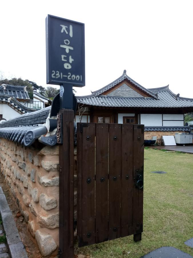 Jiwoo Dang Hotel Jeonju Exterior photo