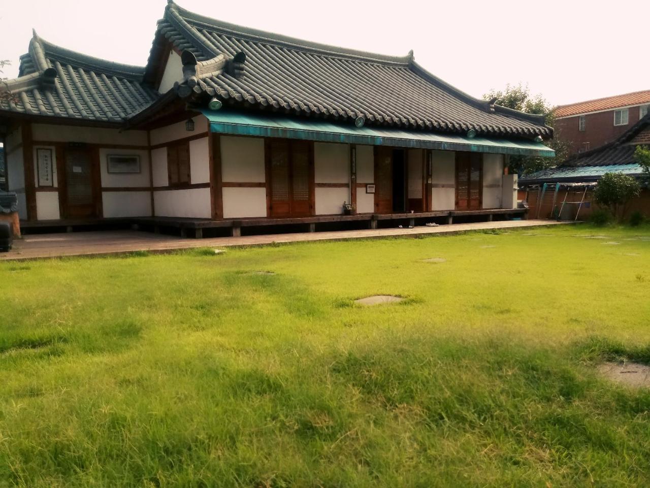 Jiwoo Dang Hotel Jeonju Exterior photo