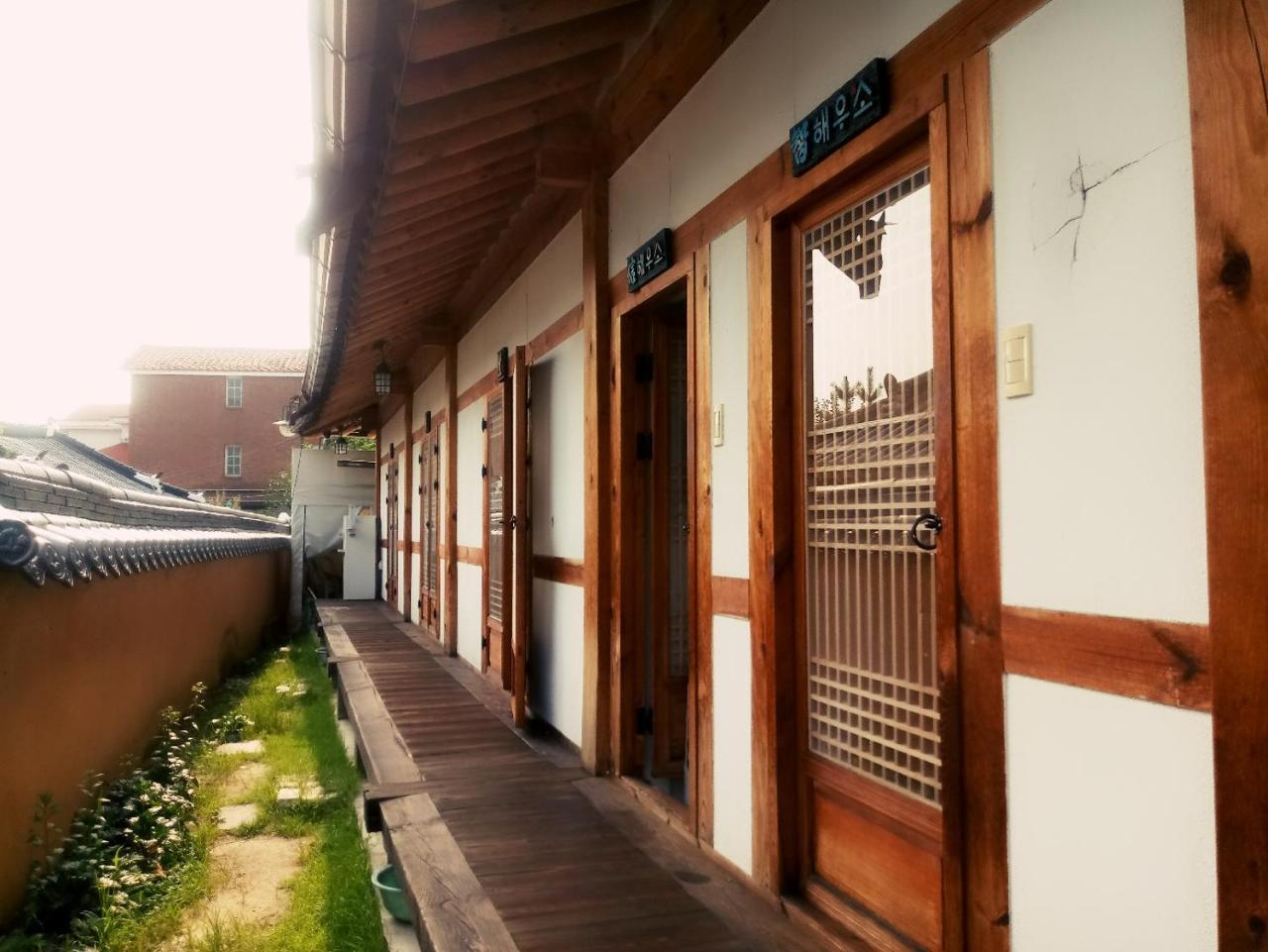 Jiwoo Dang Hotel Jeonju Exterior photo